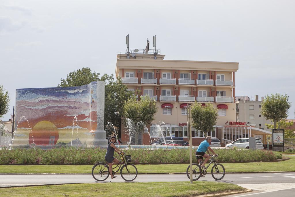 Hotel Silvia Empuriabrava Esterno foto